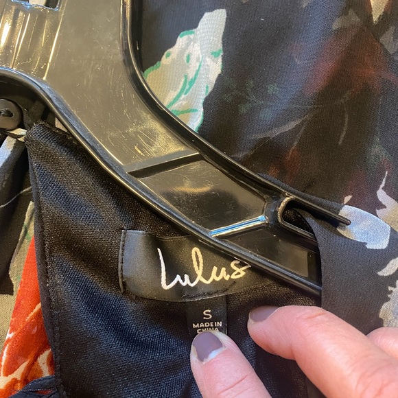 Lulu’s size small Multi-floral print Balloon Sleeve Maxi Dress black and Red - Picture 9 of 10